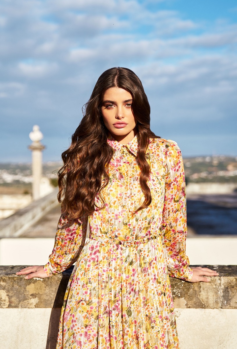 With turn-down collar chiffon dress